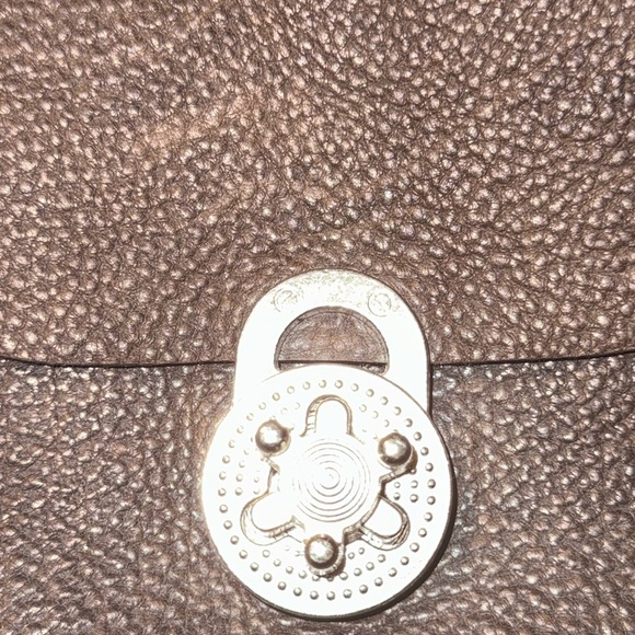 Brown Leather Backpack with Classic Design and Flap Closure - Picture 5 of 13